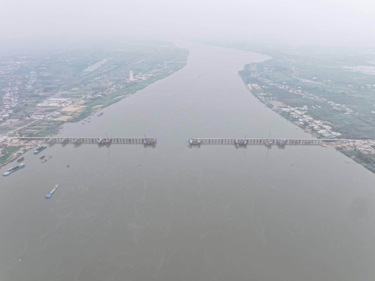 Image 2 for Dei Edth–Thmor Kor Mekong River Bridge Near 50% Completion, Running Ahead of Schedule