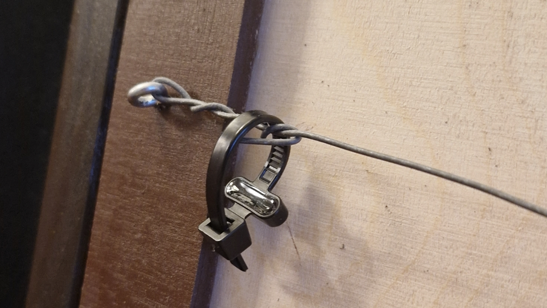 Cable tie RFID behind a painting