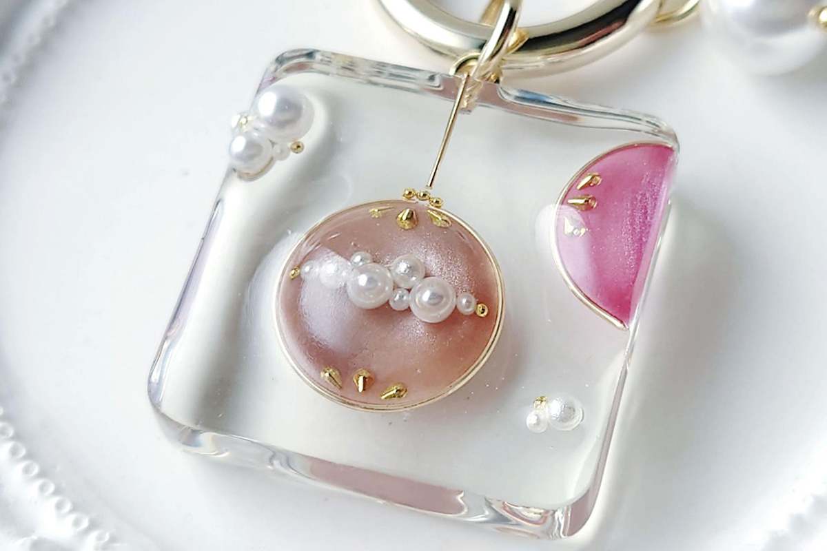 まいページです。レジン マグネット キーホルダー ペンダント 新商品♡マグネットレジンを使ってチャームを作ってみた！簡単