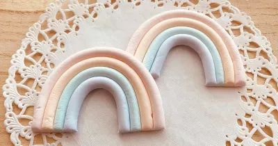 おしゃれ可愛い！粘土で作るパステルカラーのマクラメレインボー風パーツ