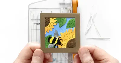 レイヤーダイを楽しもう！ひまわりとミツバチの夏色ごあいさつカードの作り方