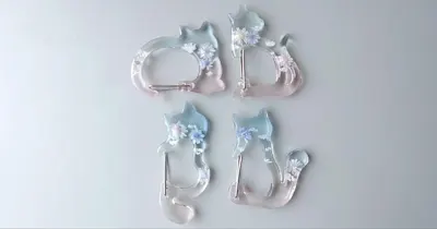 レジンで作る！透明感のあるグラデーションが美しい、ねこのカラビナの作り方