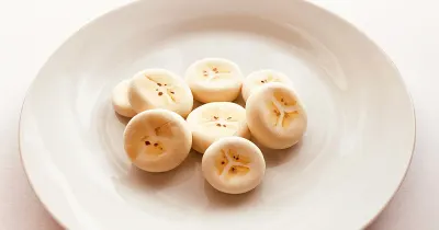 粘土で簡単カットバナナのデコパーツの作り方