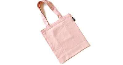 収納袋になる吊りポケット付きでコンパクトに畳める、1枚布の折りまち付きトートバッグの作り方