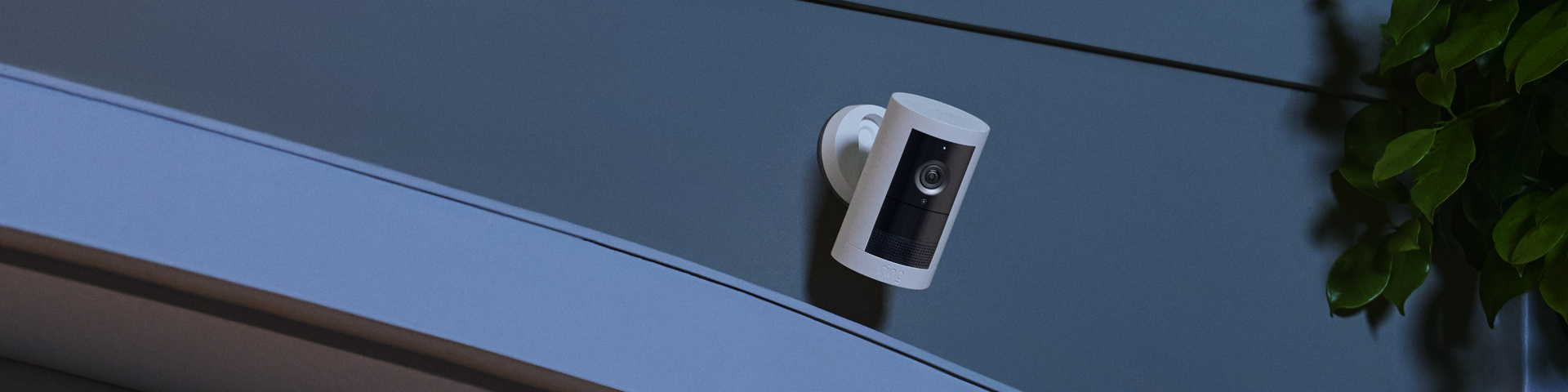 Ringリング アウトドアカム プラス 電源アダプターモデル　バッテリー付 Ring アウトドアカム プラス 電源アダプターモデル ホワイト