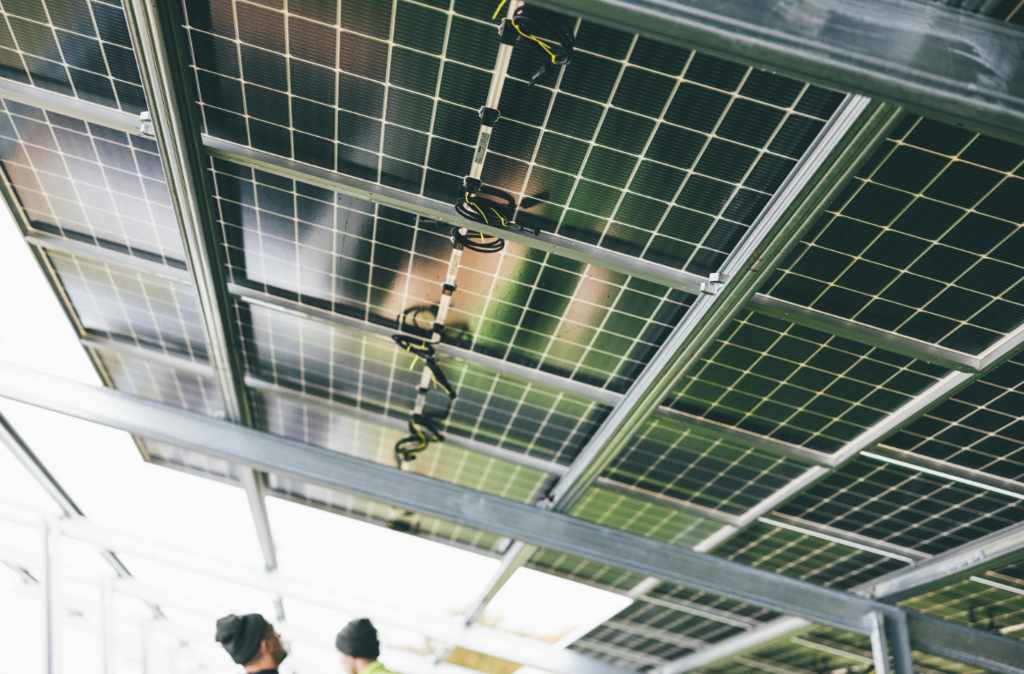 Geração em Dias Nublados: Qual Tecnologia (HJT, TOPCon, PERC) se Comporta Melhor em Condições de Baixa Irradiação?