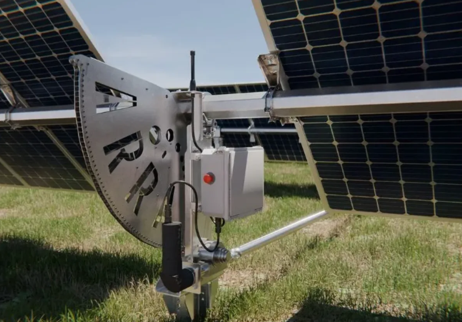 Tracker Solar vs. Estrutura Fixa: Uma Análise Comparativa do LCOE (Custo Nivelado da Energia)