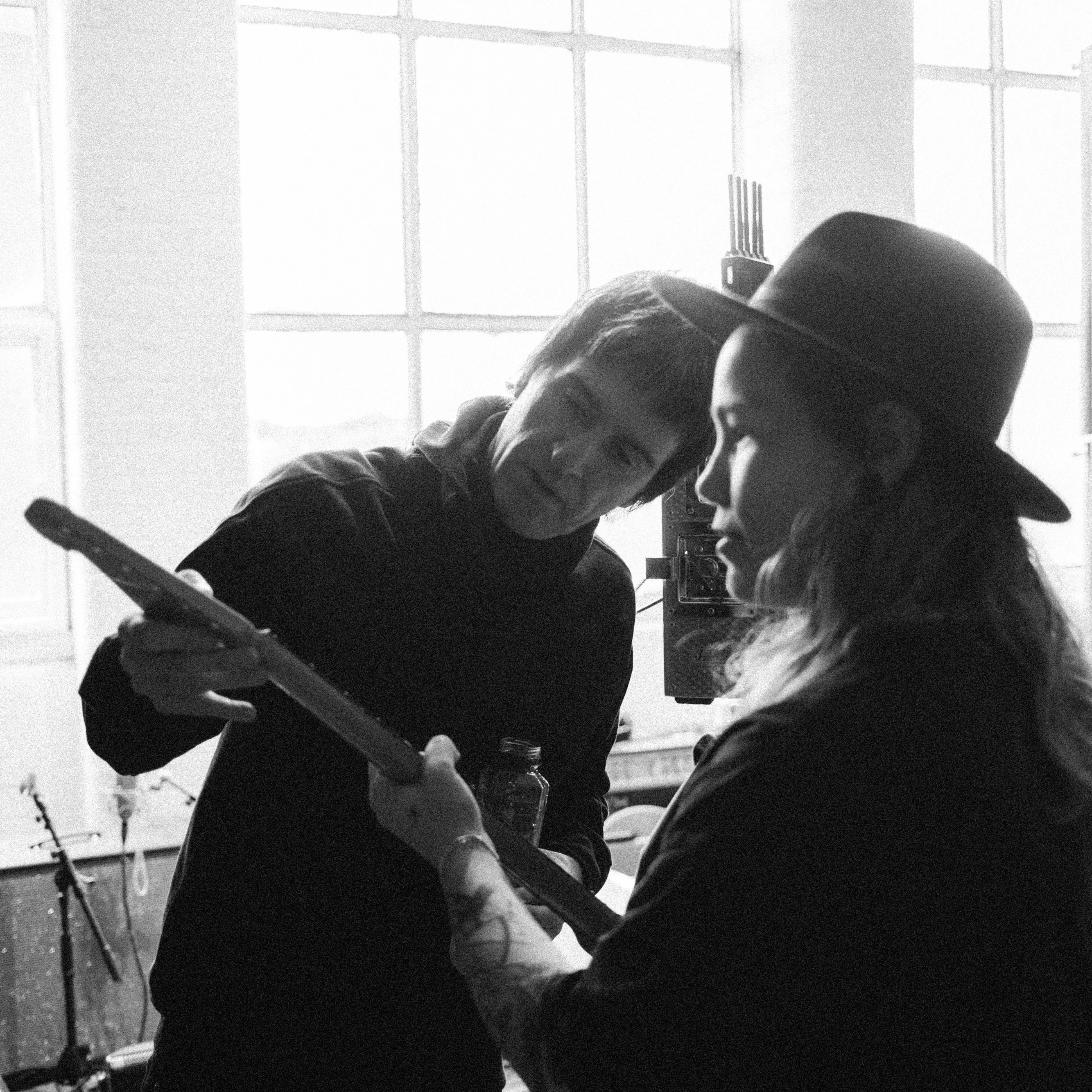 Une série de mentorat qui relit les générations et les genres