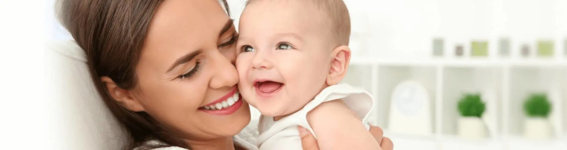 Mama y bebe sonriendo