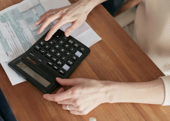 Como usar una calculador para estimar el interes compuesto