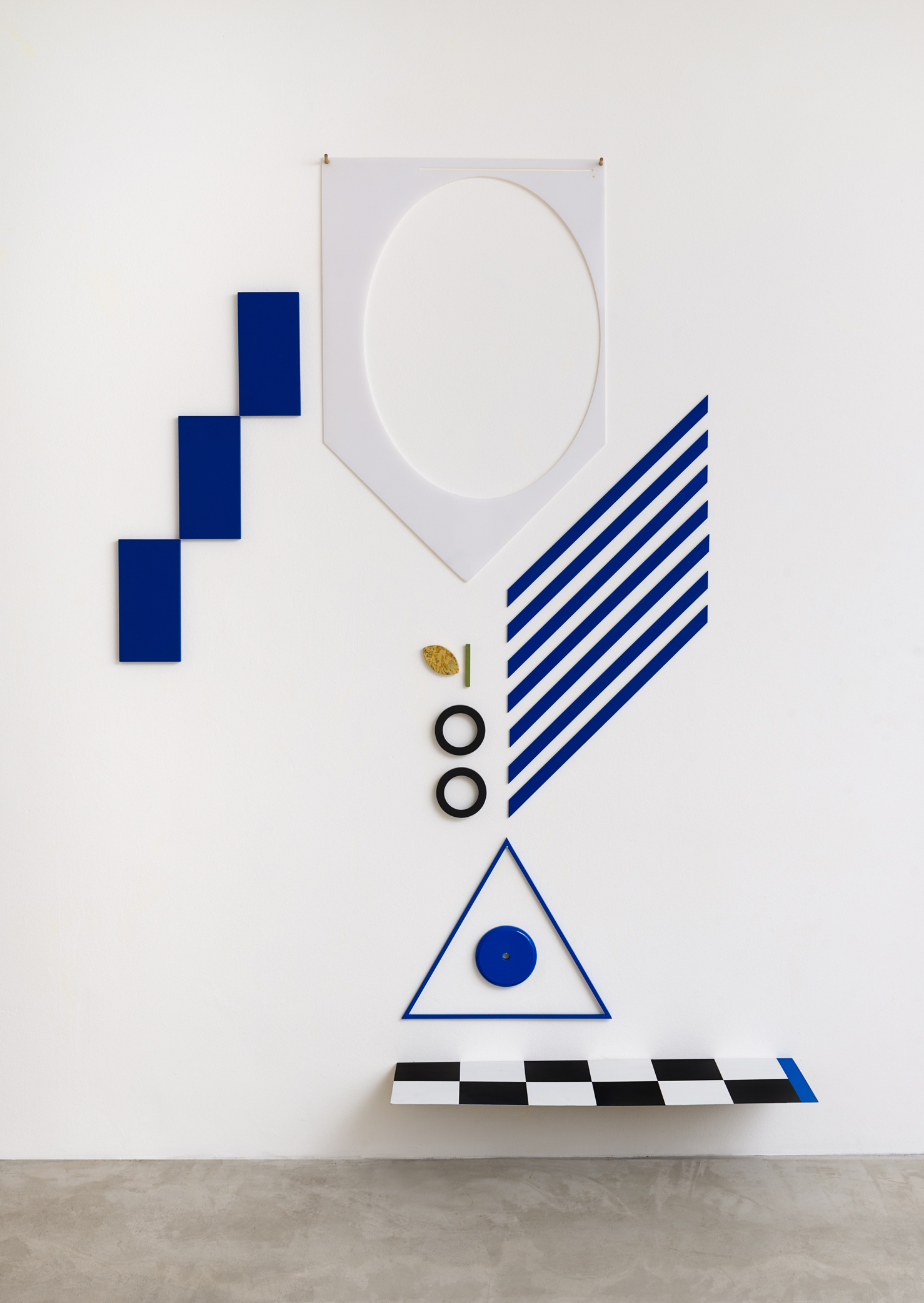 7- Cisne, 215x160x30cm Acrílico, dorado a la hoja, mdf, hierro policromado y madera, 2025 - Mariela Vita