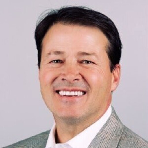Dean Holmes Headshot