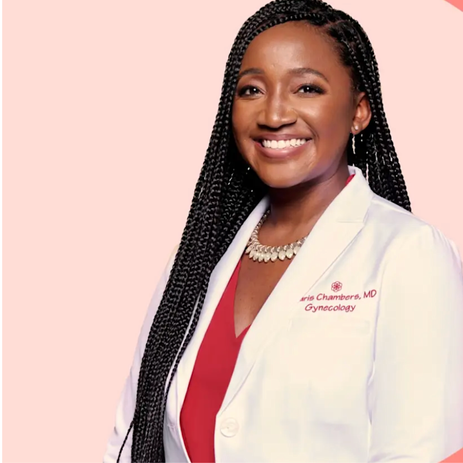 La Dre Charis Chambers, MD — directrice médical·e en chef de Clue