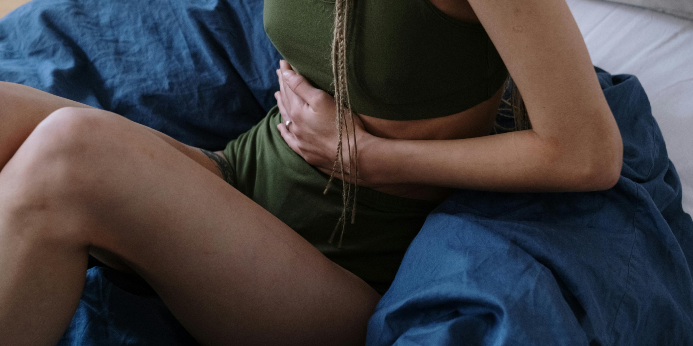 Icons depicting a pregnancy test, baby clothes, a uterus, fallopian tubes and ovaries, a tampon, lightning bolts and stars. 