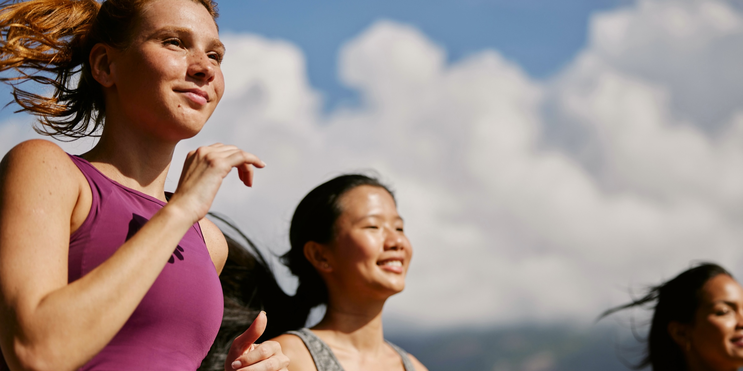 three women running 