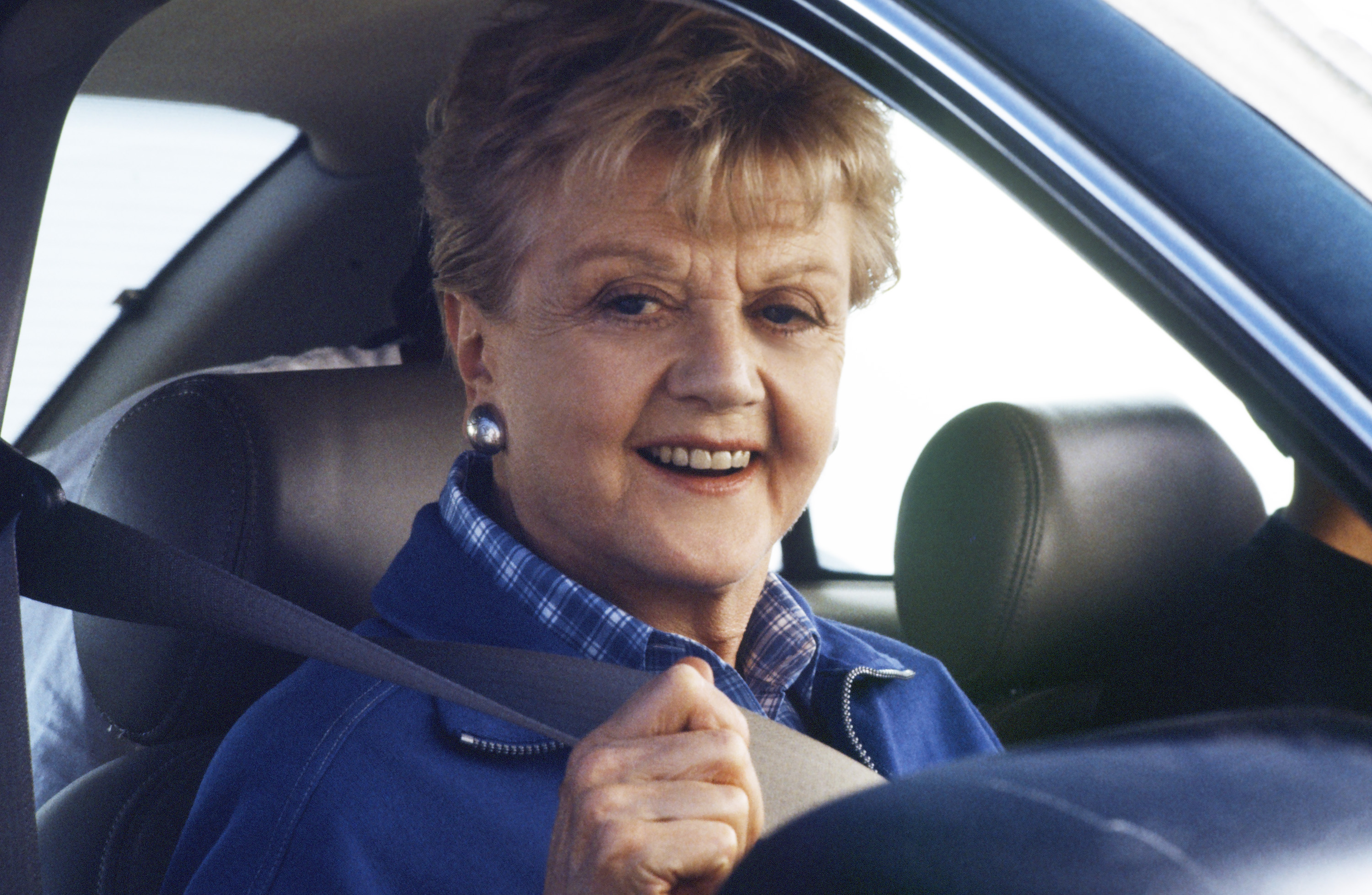 Она написала. Angela Lansbury Murder she wrote. Анджела Лэнсбери фото сейчас. Мисс Марпл она написала убийство. Она написала убийство на Юг через Юго-Запад фильм 1997.