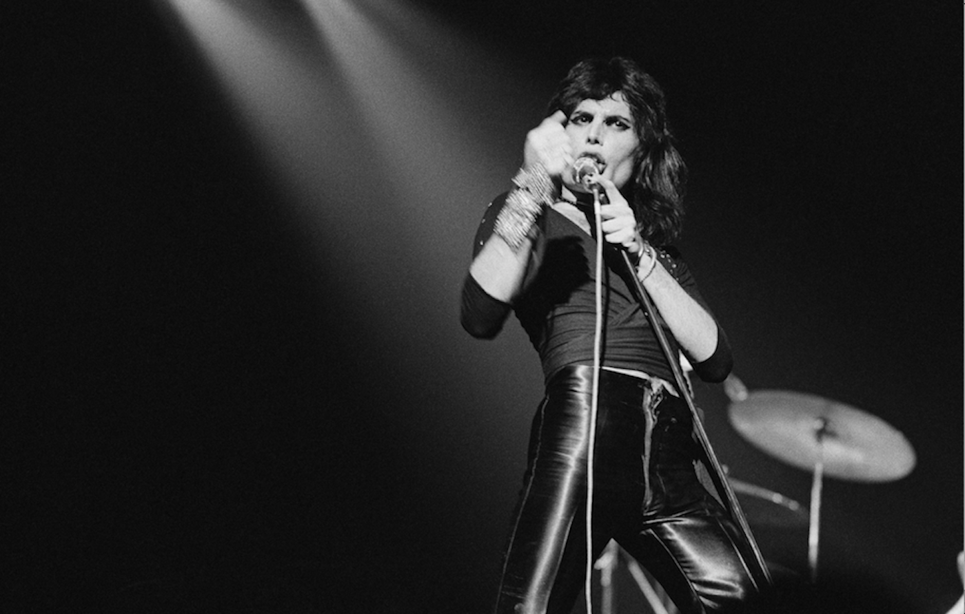 Queen 1974. Freddie mercury 1974. freddie mercury concert 1974. фредди меркьюри 1974. фредди меркьюри 1974 live at rainbow.
