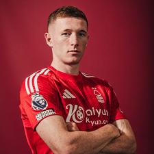 Elliot Anderson từ chối bình luận về tin đồn gia nhập MU và Chelsea