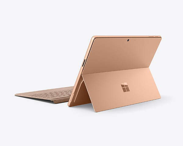Tablette Surface de couleur dune avec clavier et support intégré.