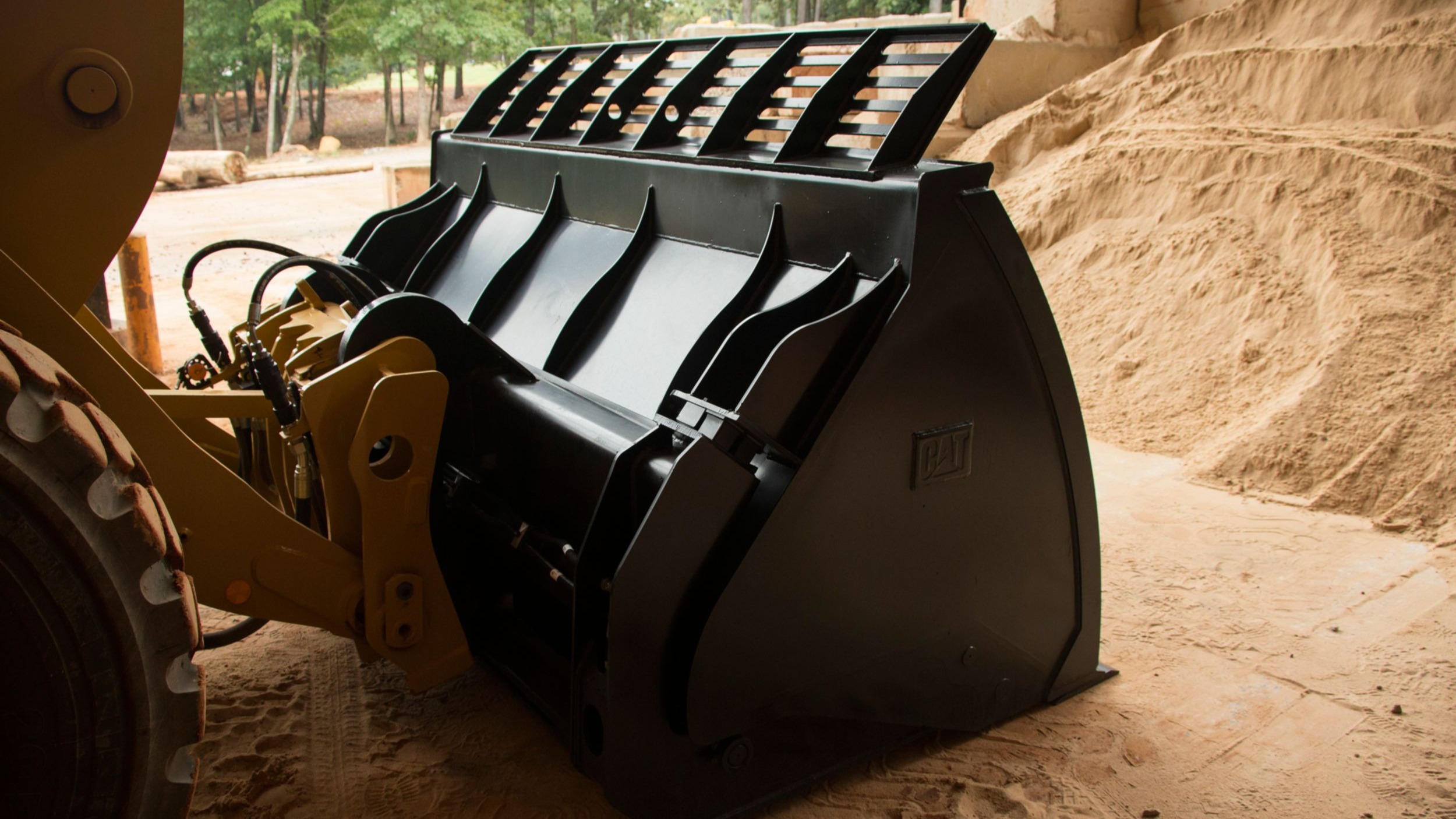 Wheel Loader High Dump Bucket with Sand