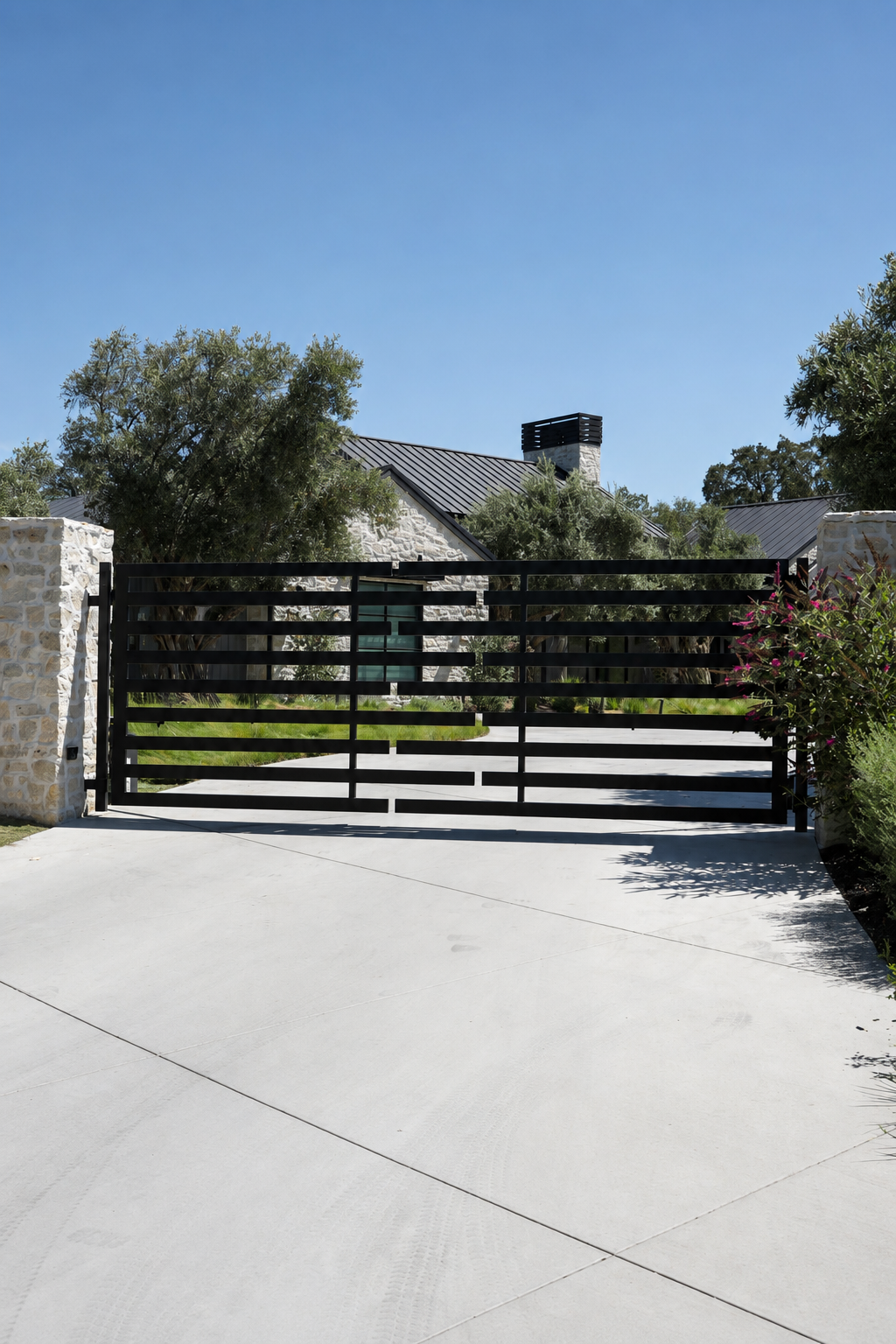 Custom Uphill Dual Swing Gate & Smart Access Control