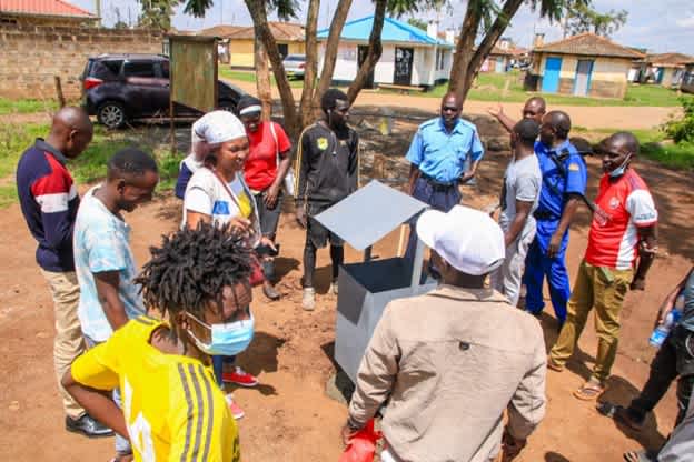 Peace action - clean up with community and security actors in Mathare