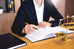 How Much Does an Estate Planning Attorney Cost? [2023]