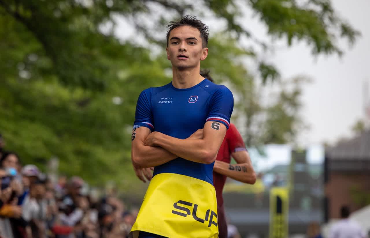 Alex Yee beating Hayden Wilde at Supertri Boston