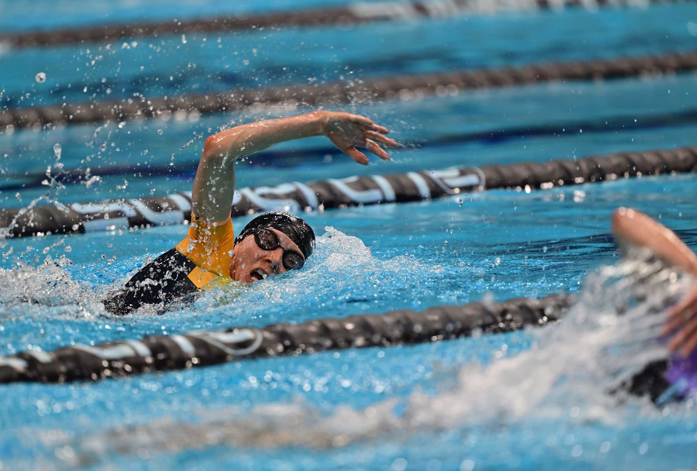 Beth Potter swimming
