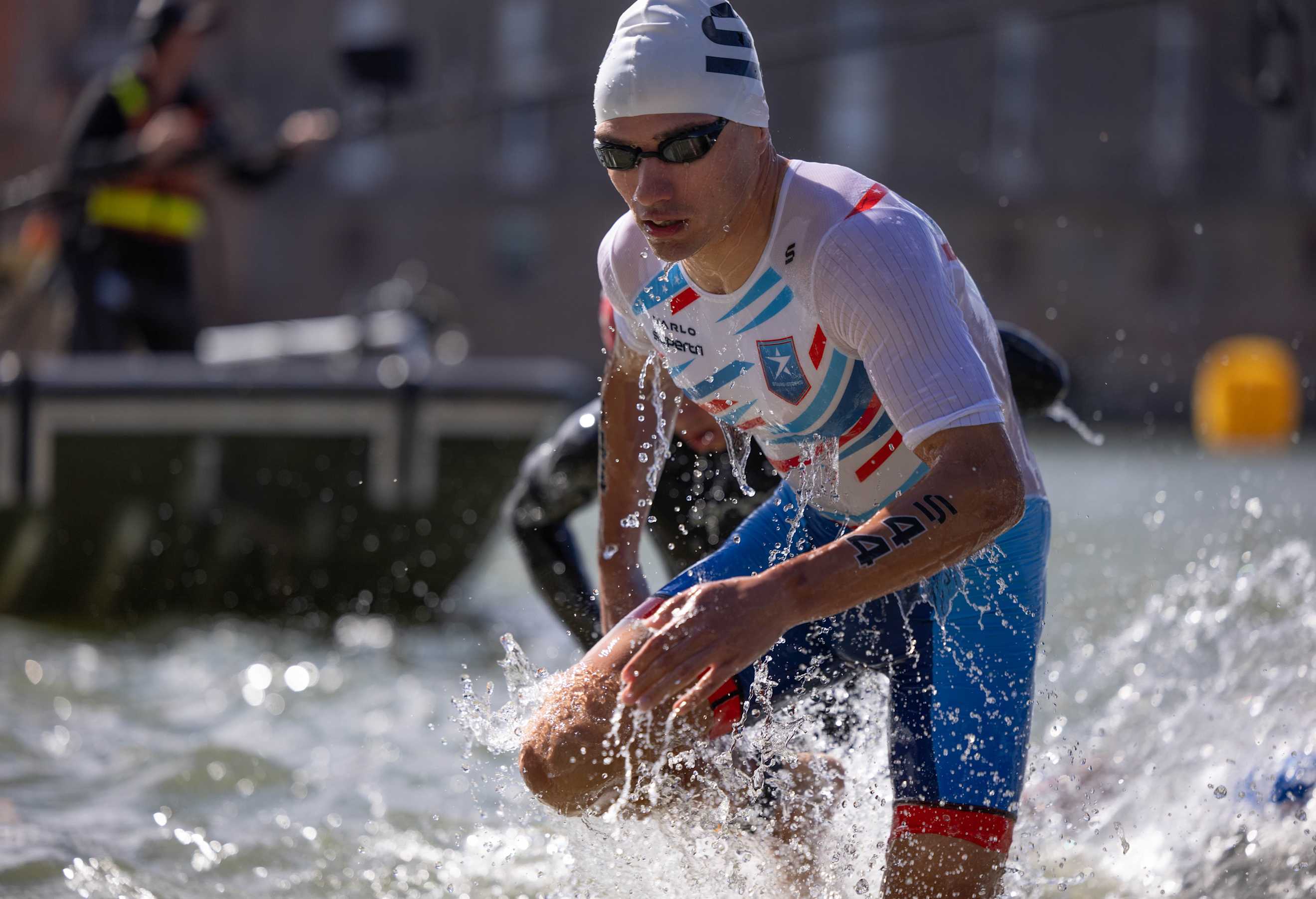Vasco Vilaca exiting this swim at supertri Toulouse