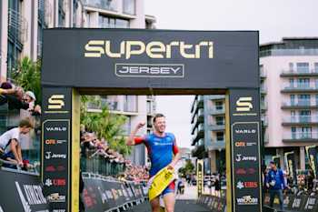 Csongor Lehmann powers to dramatic victory at Supertri Jersey