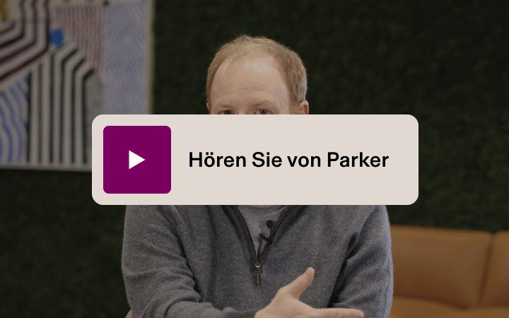 Foto des Rippling-CEOs Parker Conrad mit der Schaltfläche „Play“ und dem Text „Hear from Parker“