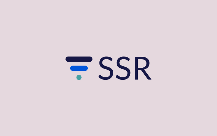 SSR-Logo mit dunkelblauem Text und horizontalen Linien in schwarz, blau und türkis auf rosa Hintergrund.