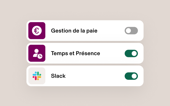 Interface d’application mobile avec trois options activables : Gestion de la paie (désactivée), Temps et présence (activée) et Slack (activée) sur un fond rose clair.