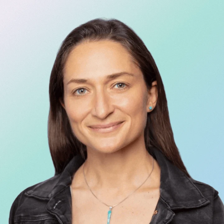 Julia Farina headshot