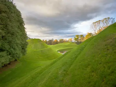 Mounds, Lakes and Waveforms