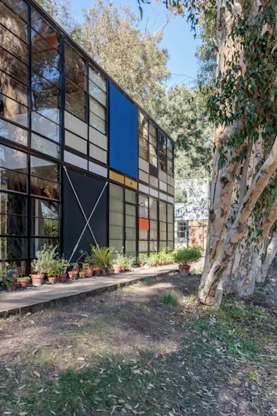 3 B - Eames House Exterior