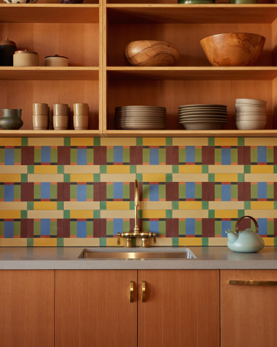 Abstrakt tiles in kitchen