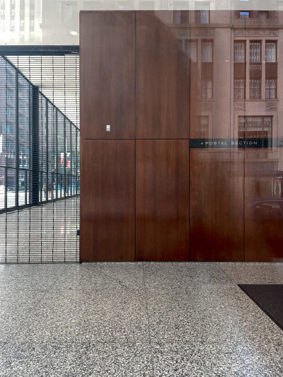 Wall detailing as established at the Farnsworth House.