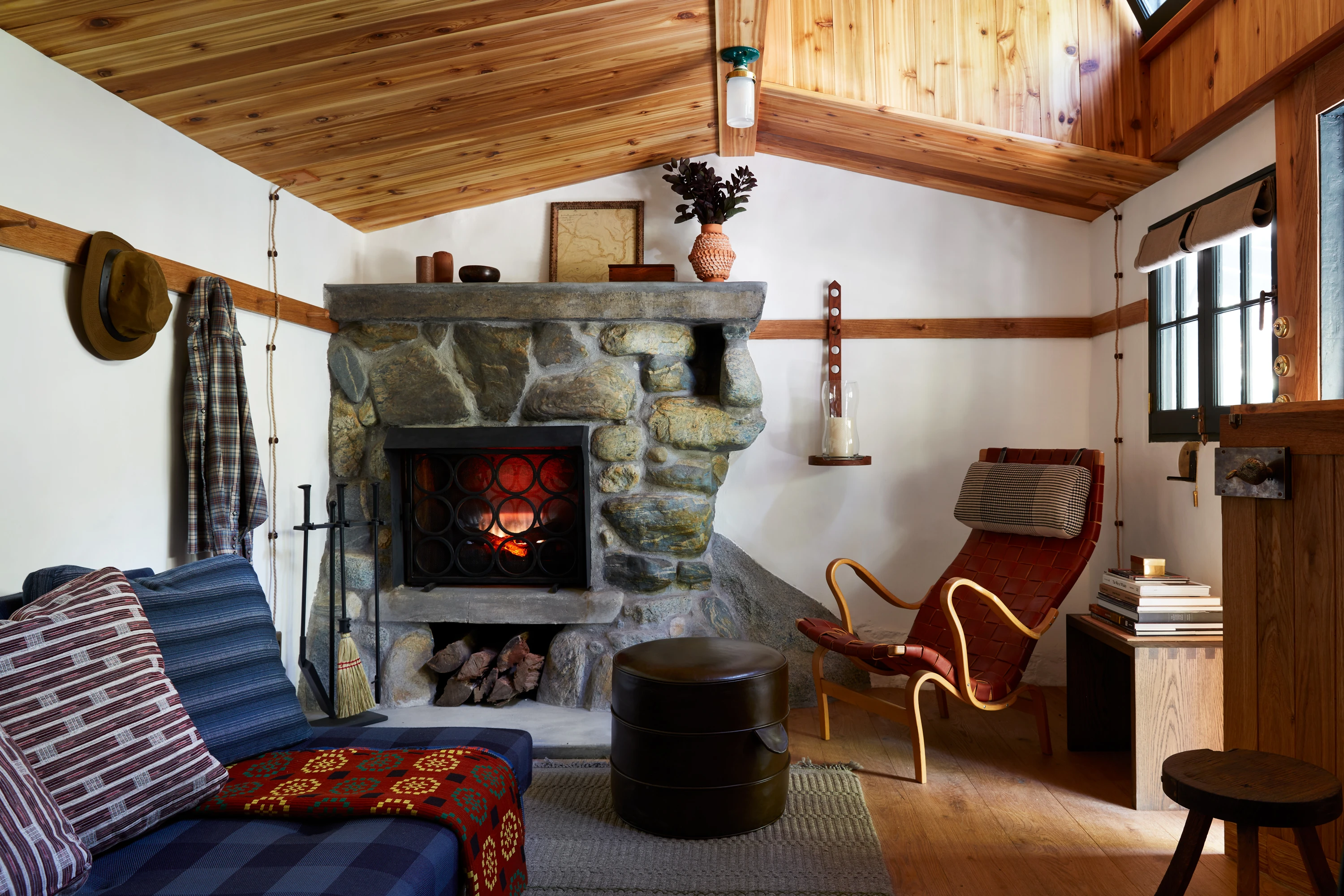 Living room view of Santa Anita Cabin.