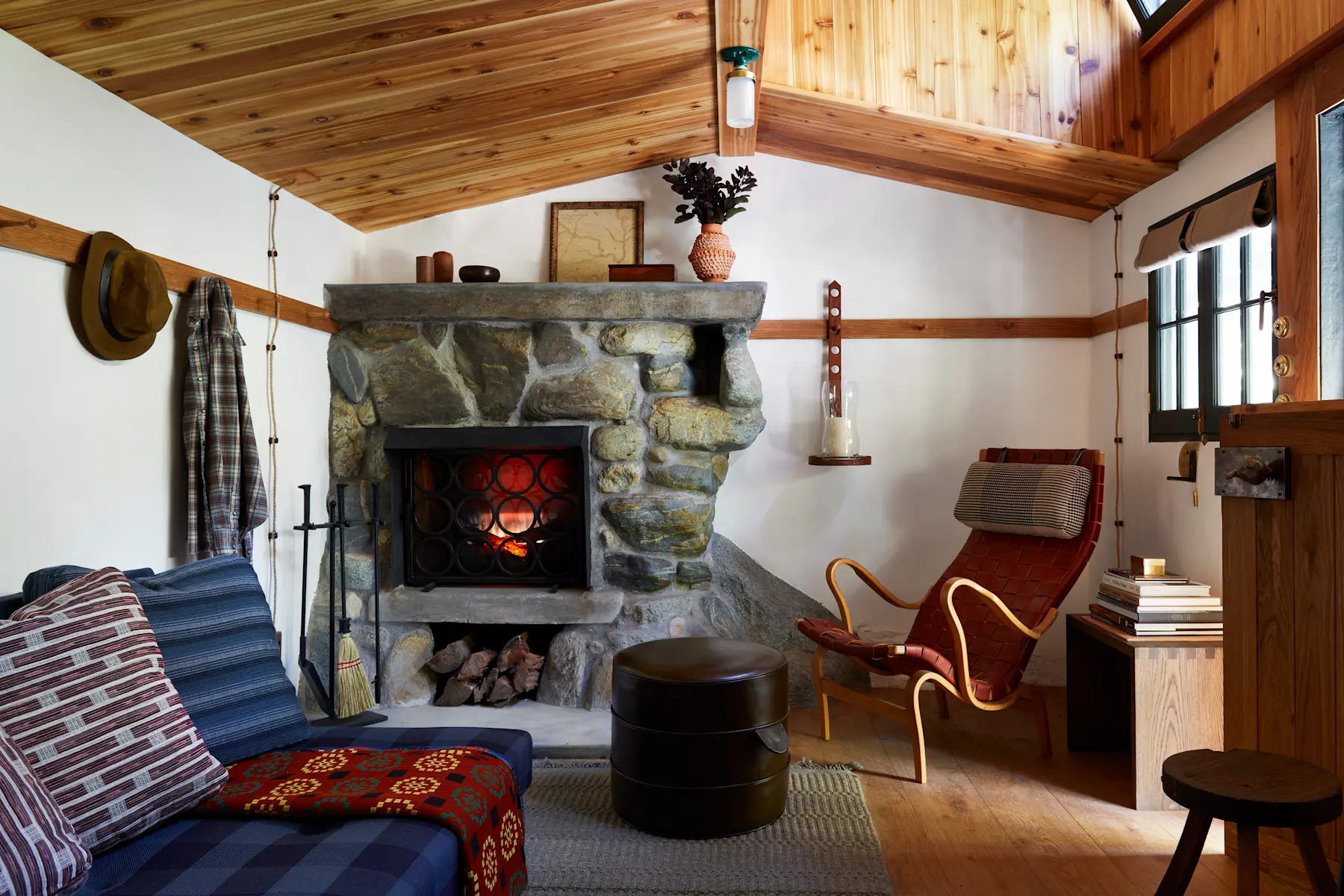 Living room view of Santa Anita Cabin.