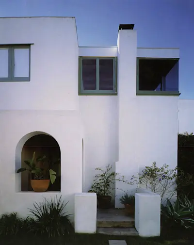 Horatio West Court Apartments in Santa Monica. Courtesy of Gibbs Smith Books