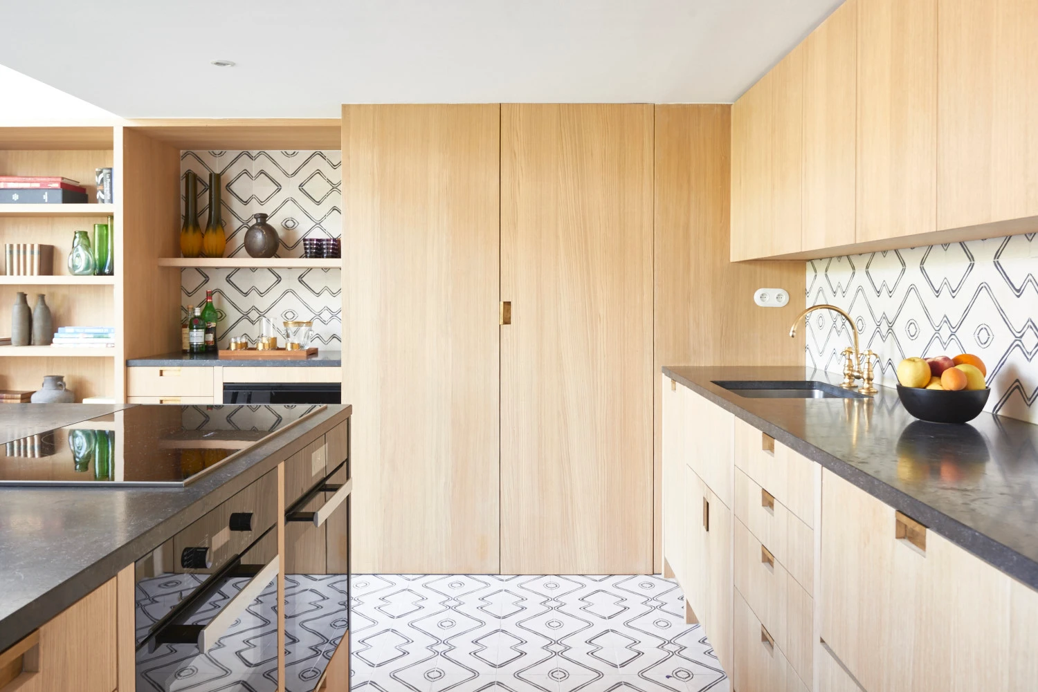 Commune for Exquisite Surfaces