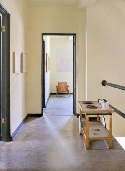 View of interior with tea trolley by Alvar Aalto and chair by Gerrit Rietveld. Photo 2019.