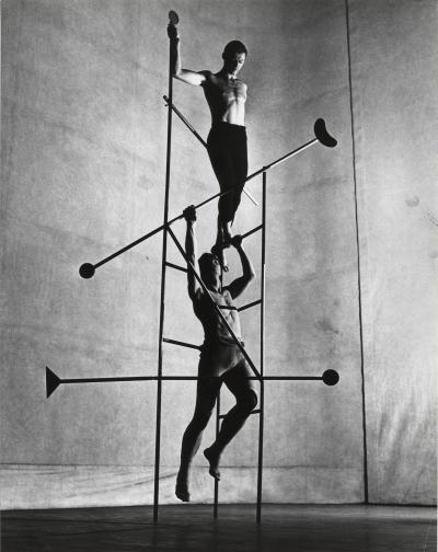 The Noguchi Museum Archives, 01663. Photo: Philippe Halsman. ©The Isamu Noguchi Foundation and Garden Museum, New York / ARS