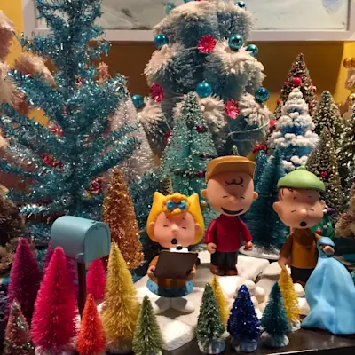 Lisa Eisner decoration.