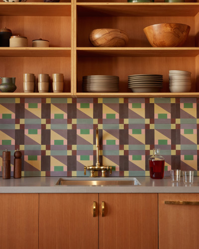 Abstrakt tiles in kitchen