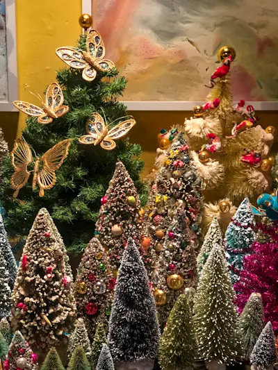 Lisa Eisner decorations. Trees. 