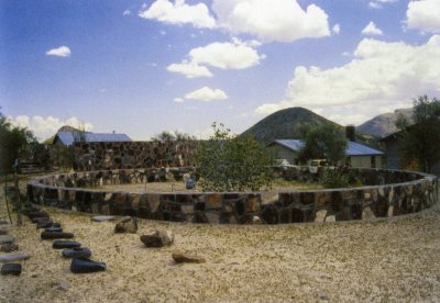 Las Casas. View of garden walls. Photo circa 1990.