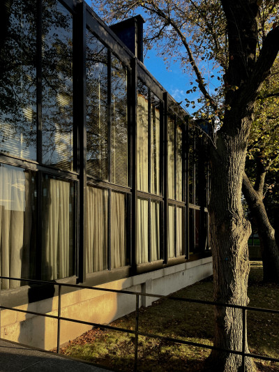 IIT Campus. The trusses run the depth of the building and eliminate the need for any internal columns or supporting elements. This enabled a "future-proof" building.